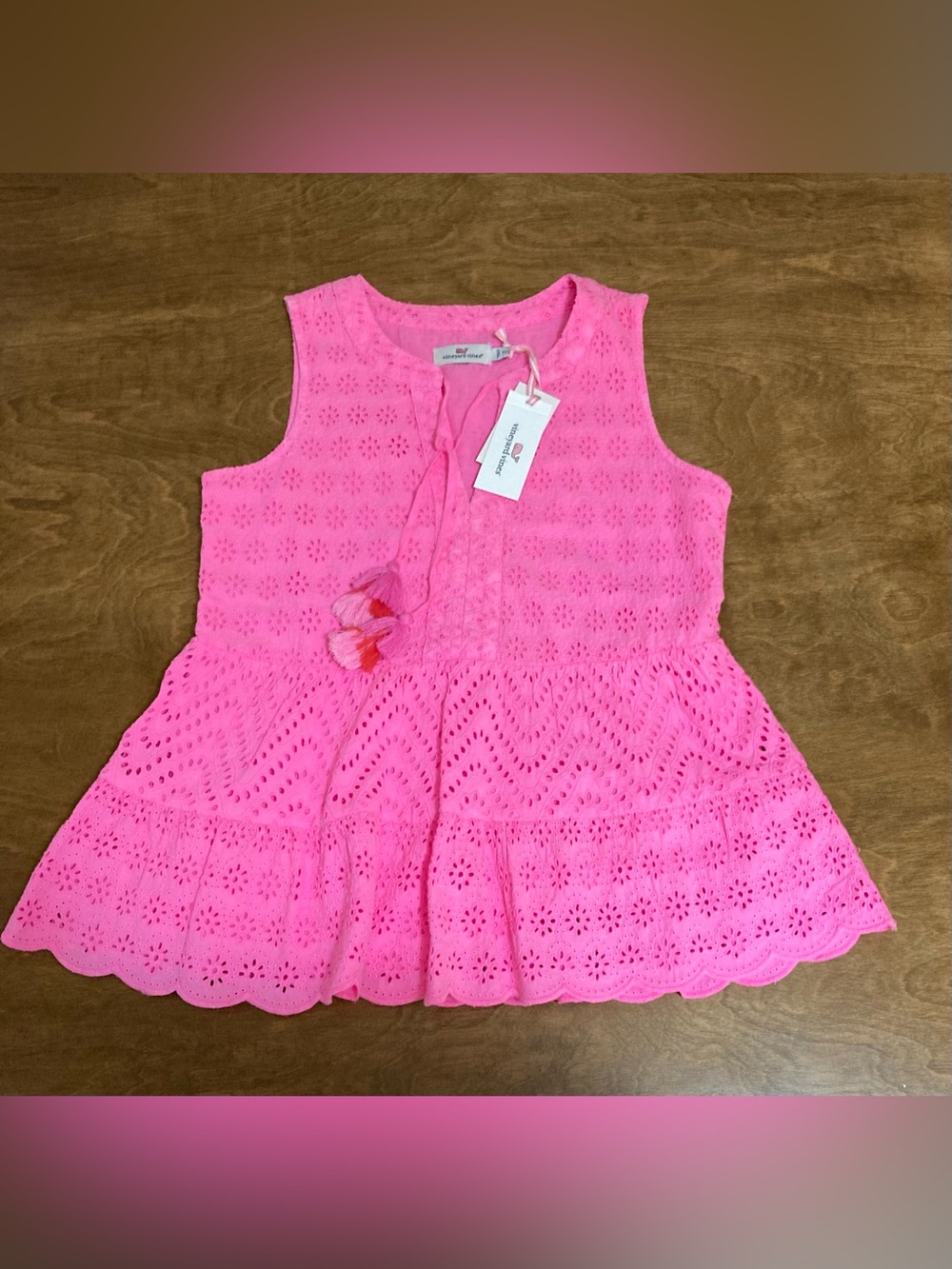 Pink Allamanda Eyelet Tiered top
Vineyard Vines
New with tags
Size xxs